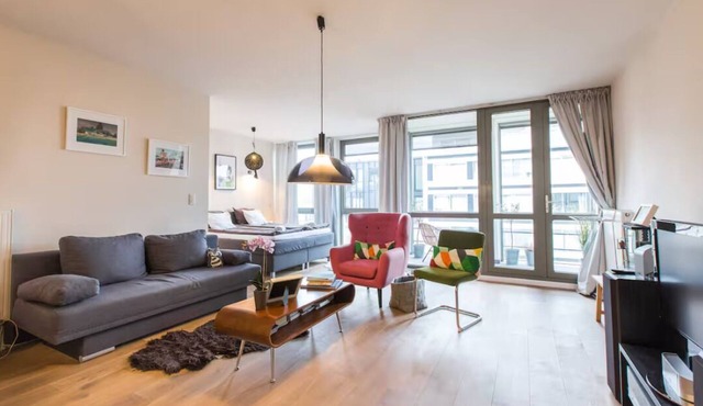 Modern very bright apartment in the city center, free Netflix