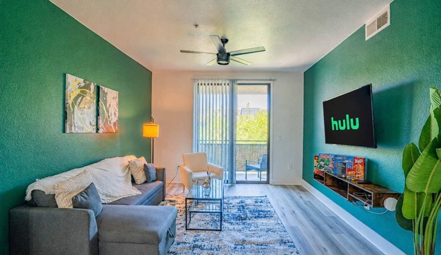 Modern Westgate Condo | Pool, HotTub, Gym &Parking