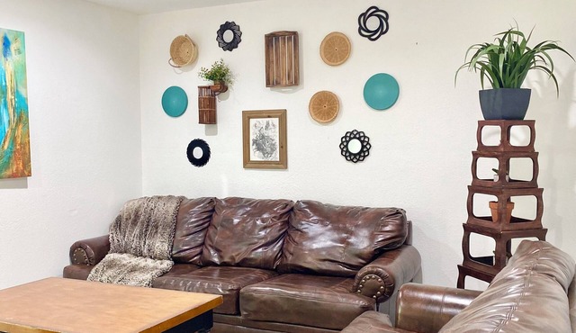 Mojave Desert 3/bed2/bath 2 King size beds full house with WiFi & street parking