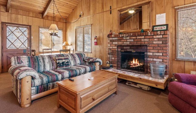 Moonlight Ridge -Classic Moonridge cabin with lots of old mountain charm!