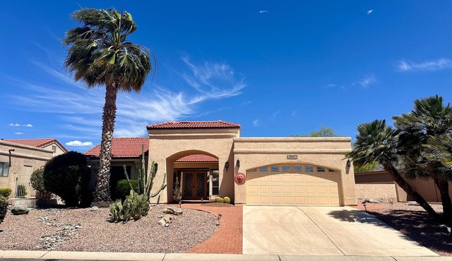 Mountain-view home with shaded patio, large yard, on-site golf & tennis