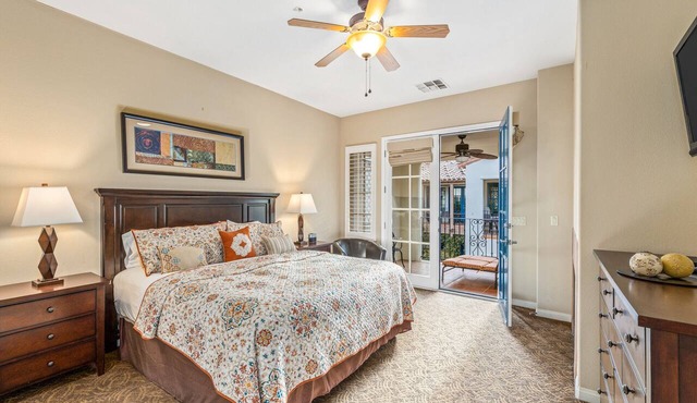 Mountain View! Luxurious Villa with Stunning Views, Pet Friendly - Upstairs with Garage (C56)