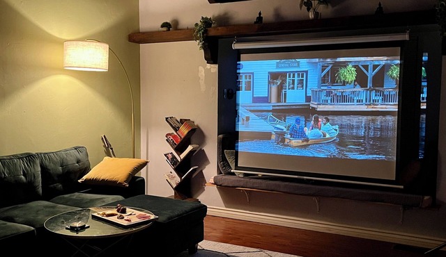 Movie Nights & Grill Deck, Mountain Views, Fireplace, Remote Work, 6 min to Lake