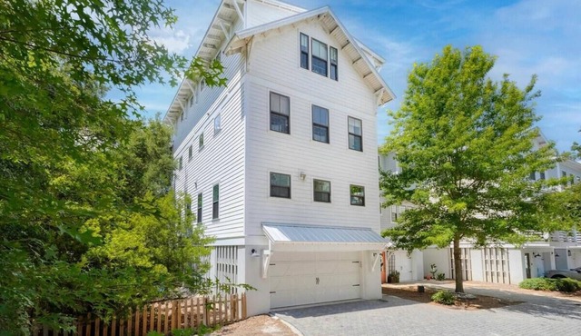 Mt Pleasant Beach Retreat- Mins to Beach-Hot Tub