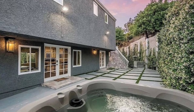 Multi-Level 5BR Villa in Great Location- Must See!