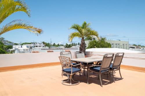 Multi-unit beachside complex for up to 12 guests in San Juan