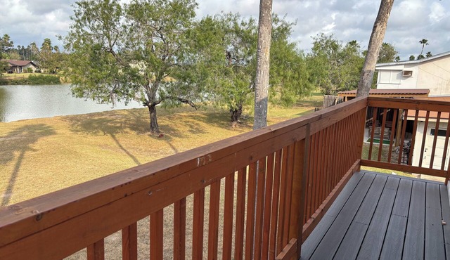 Nature Lovers Oasis,18 miles to LNG, 20 miles to Space X. Walk to Sunrise Mall.