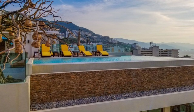 Nayri 501 - Ocean View - Wrap-around Balcony in Zona Romantica