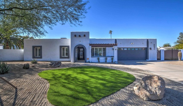 Near Scottsdale IMPRESSIVE 4bd room home large lot with temp controlled pool