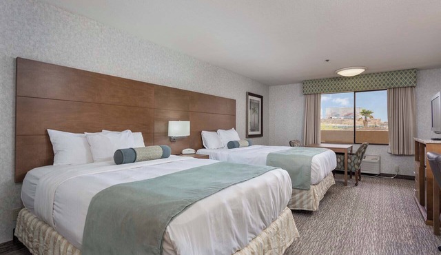 Nearby Attractions, Stylish Unit, Pool, Parking, Fitness Center