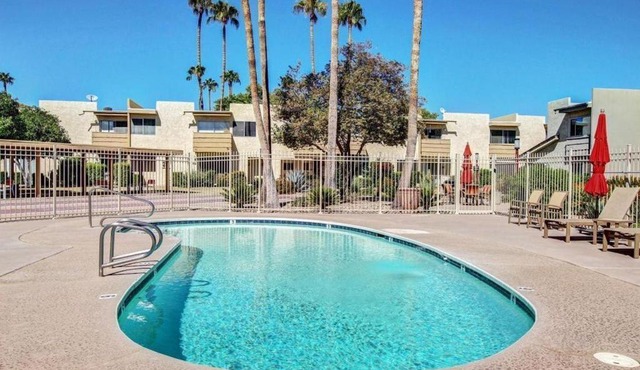 New *5*STAR Listing! Poolside, Old Town Scottsdale Condo/TownHome