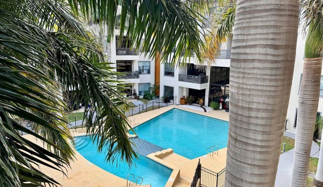 New & Cozy - Hot Jacuzzi 3BR Condo GREAT location
