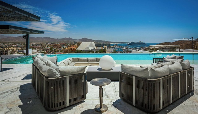#NEW# Luxurious 11-bedroom Oceanview Villa w/private pool and gym