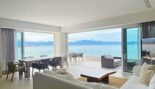 NEW Luxury Oceanfront Bucerías Condo Stunning Views + 2 Paddleboards