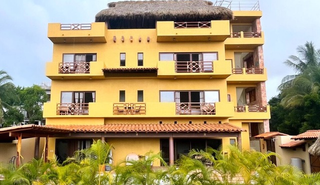 New Oceanview Villa 2blks from beach Wi-Fi A/C