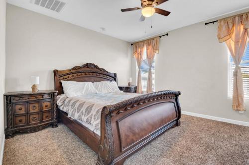 NEW Spacious 4-bedroom house in charming Phoenix with WiFi, AC