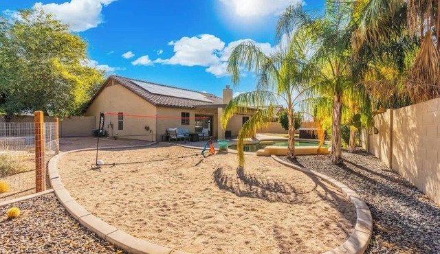 *NEW* Tropical Backyard Oasis! Heated Pool & Spa!