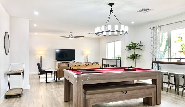 Newly Remodeled Luxury Home, Heated Pool, All Amenities, Fun Entertainment