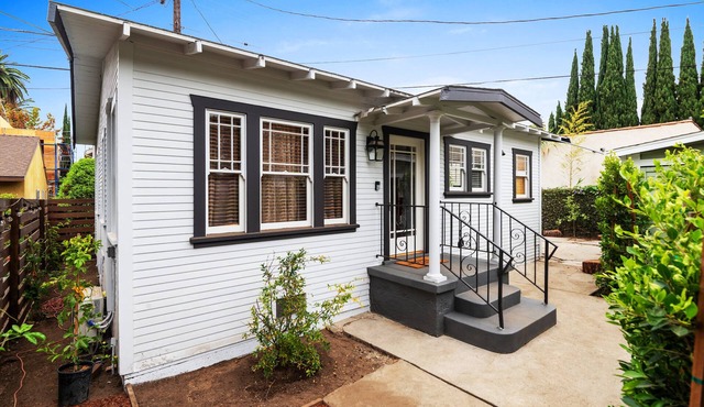 Newly Renovated 2-Bedroom Haven with Private Garden