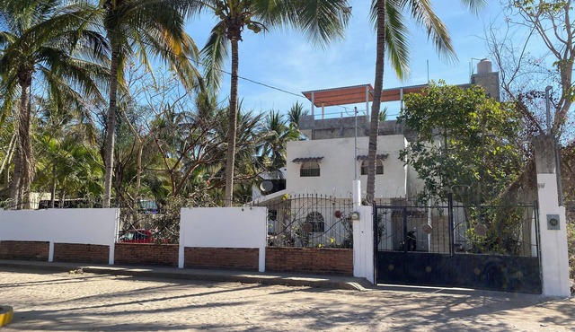 Nice 4-bedroom house for 18 with WiFi and AC in beautiful Los Ayala near beach