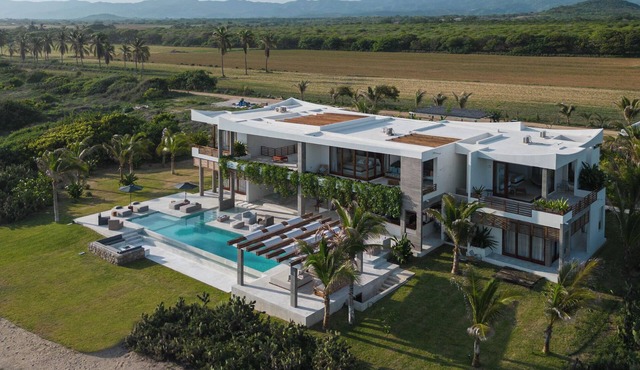 Niku House: Beachfront Luxury Villa for 12 with Chef, Staff & Ocean Views