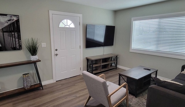 NO SERVICE CHARGE - Cozy & Modern 1-Bedroom Getaway in El Monte