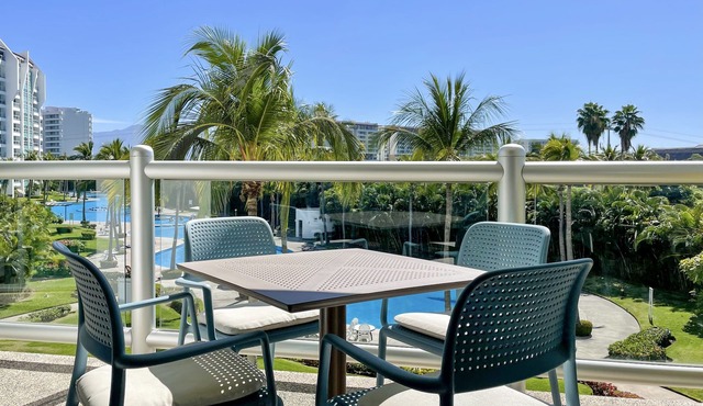 Nuevo Vallarta golf course view condo in Vidanta