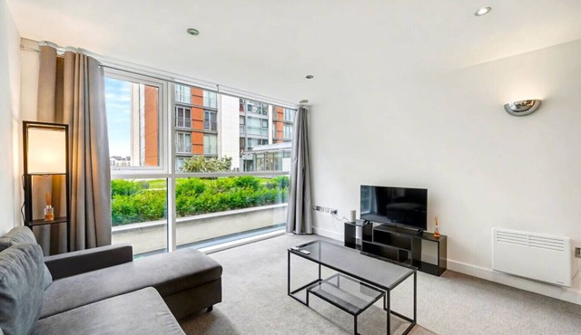 O2 & ExCeL Modern 1-Bedroom Waterfront Flat Sleeps 4