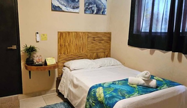 Oasis room, double bed, access to Acapulco Diamante beach, breakfast included.
