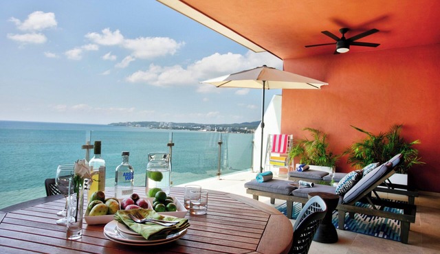 Ocean Front 2 Bedroom with Pool & Ocean Views