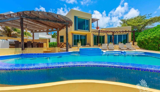 Ocean Front 4 BR w/Pool & Outdoor Space
