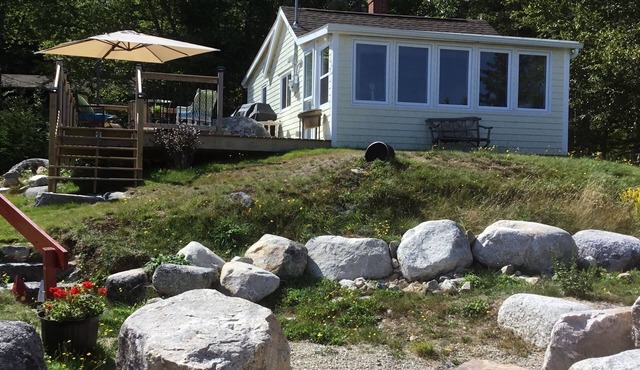 Ocean front cottage in the heart of Hubbards.