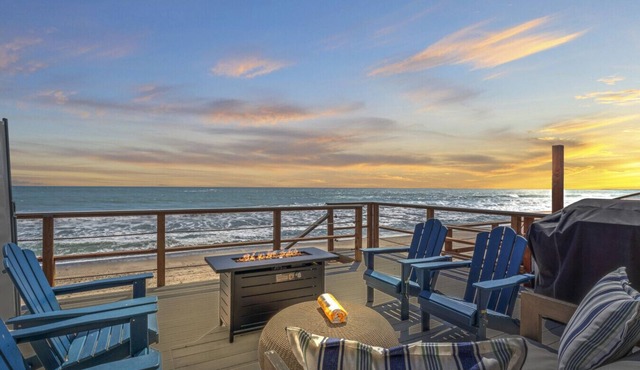 Ocean Front! Private beach, toes on the Sand!