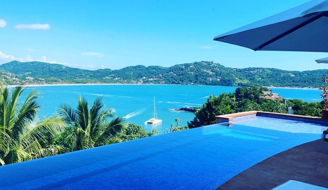 Ocean View Condo, Infinity Pool!