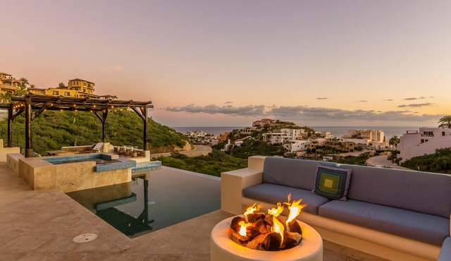 Ocean View Villa w/Heated Pool, Hot Tub, Firepit & Beach Club Access Pedregal
