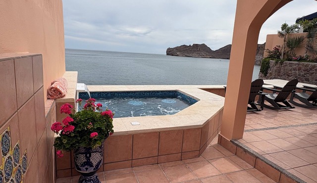 OCEANFRONT - Stunning, unobstructed views!