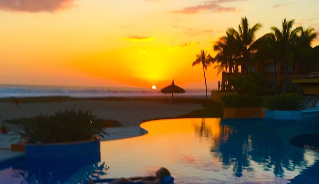 OCEANFRONT Luxury Condo DECEMBER SPECIAL!!! WARM WEATHER...GOLF...SEA BREEZES