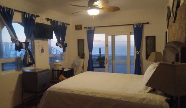 Oceanfront suite with king bed, bbq, pool, jacuzzi, private gate to the beach