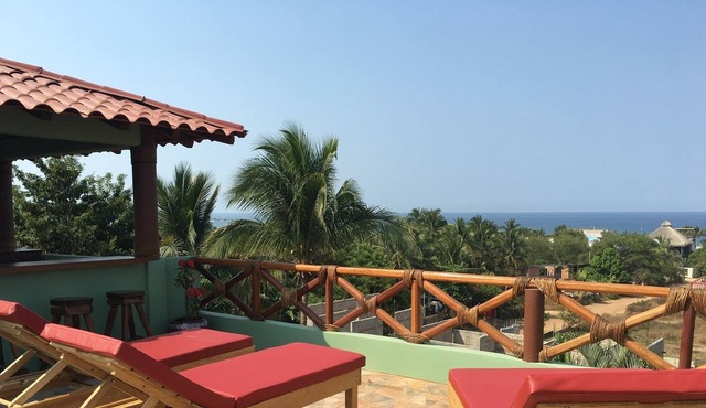 Oceanview 1Br. apartment 3 blks to beach. Wi-fi, new A/C. Kitchen. 1.5 bath