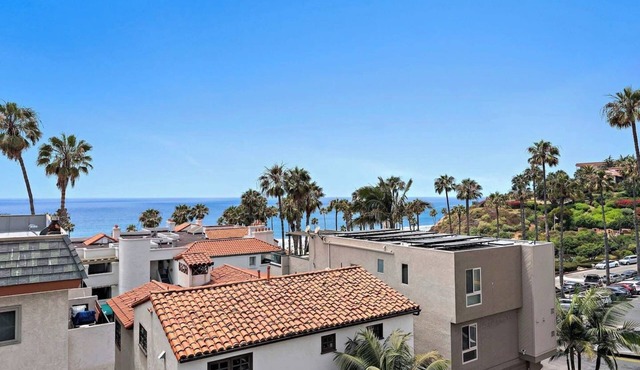 Oceanview Penthouse Walk to beach Bikes Pets ok