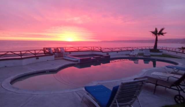 Olas ocean suite, pool, jacuzzi, bbq & terrace.Pet friendly, gated & secure