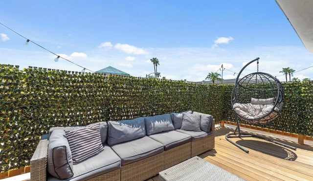 Old Town Chic, a stylish condo in the best location
