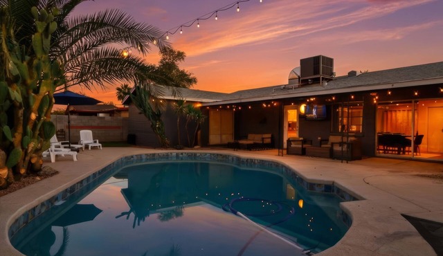 Old Town Scottsdale Retreat - Private Pool + Putting Green + Office & Outdoor TV