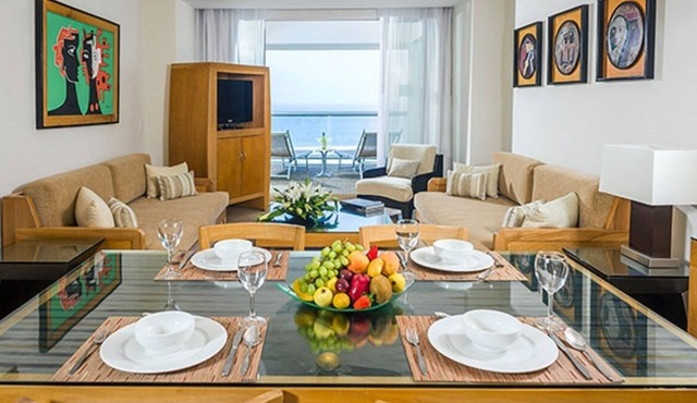 One bdrm Suite w/kitchenette with Ocean View in Acapulco