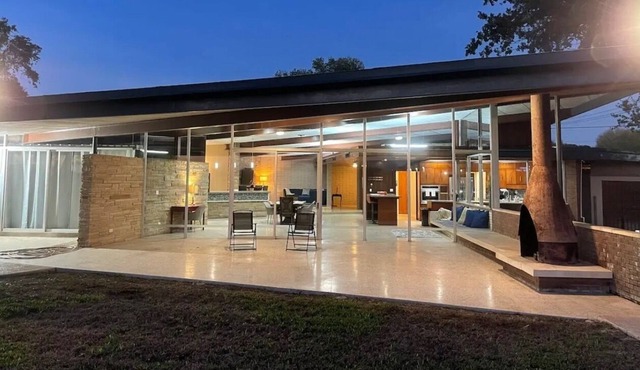 One-of-a-kind Mid-Century Modern Home. Family and Pet-Friendly.