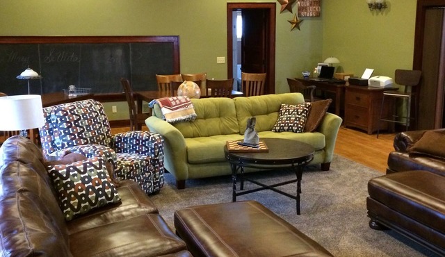 Osage Schoolhouse: Renovated, Sleeps 23, Spacious and Comfortable
