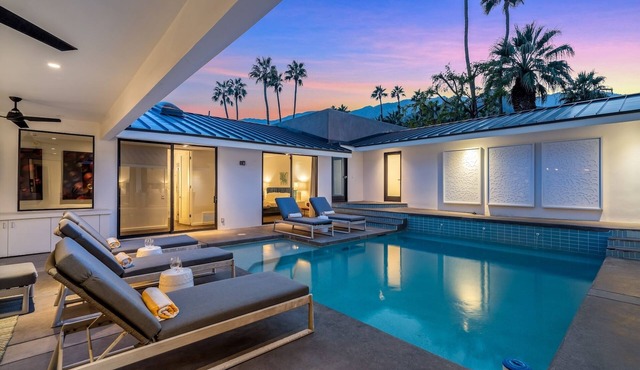 Overlooks Valley! Mountain Views! Private Pool!