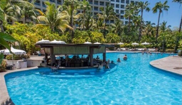 Pamper yourself and friends at a great price with a Grand Luxxe 3 Bedroom Suite