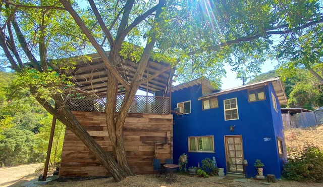 Panoramic Loft with Deck, Private Trails and Creek