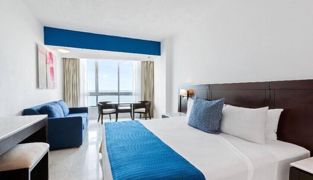 Park Royal Mazatlan Spacious Studio with Pool